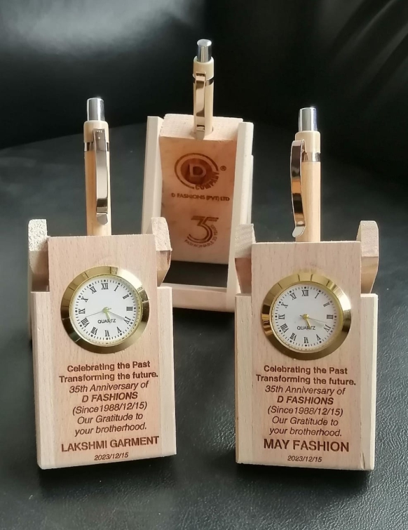 Pen Stand With Clock